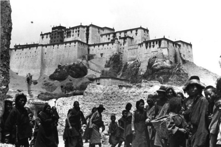 1938年德国人拍摄的日喀则桑珠孜宗堡