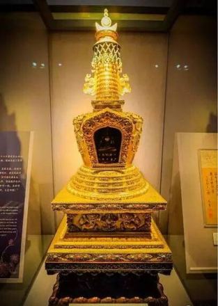 珍宝馆金发塔