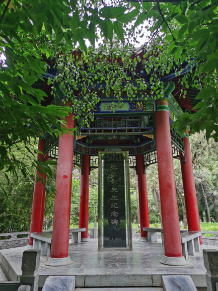 张季鸾纪念碑亭