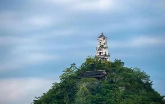 南白镇宝峰山