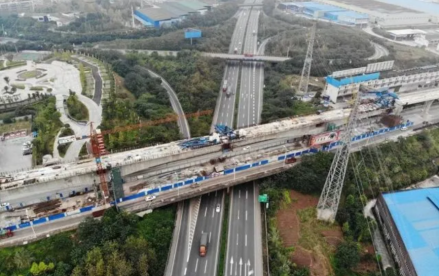 重庆市郊铁路江跳线江津区段悬臂梁中跨合龙施工