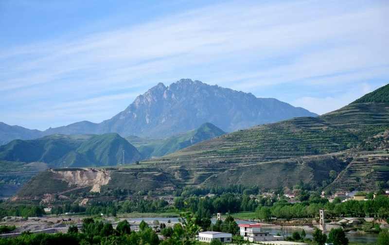 莲花山东麓渭源县地貌景观