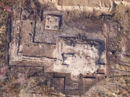 回廊西南转角、与亭式建筑