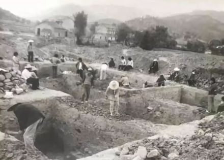 1989年发掘汤家墩遗址现场