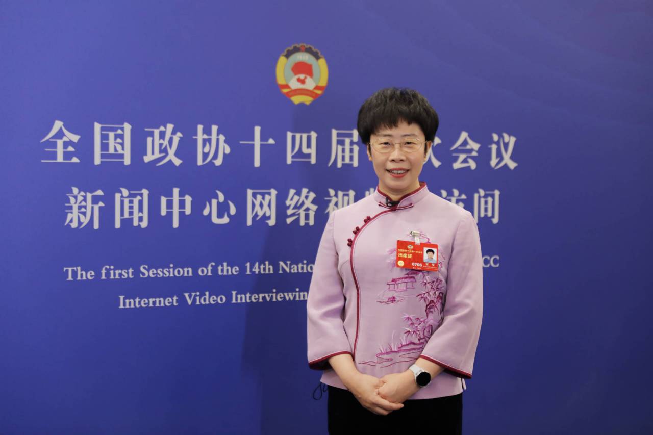 2023年3月，蒙曼出席全国政协十四届一次会议