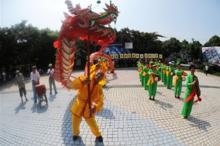 群众庆祝舟山获批群岛新区