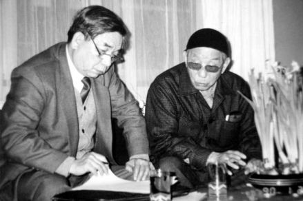 唐德刚（左）与张学良将军合影