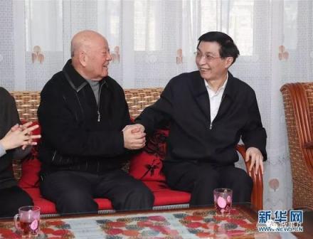 王沪宁看望吴雁泽
