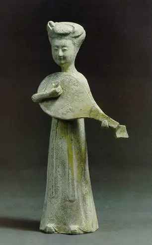 唐代横弹琵琶女俑 