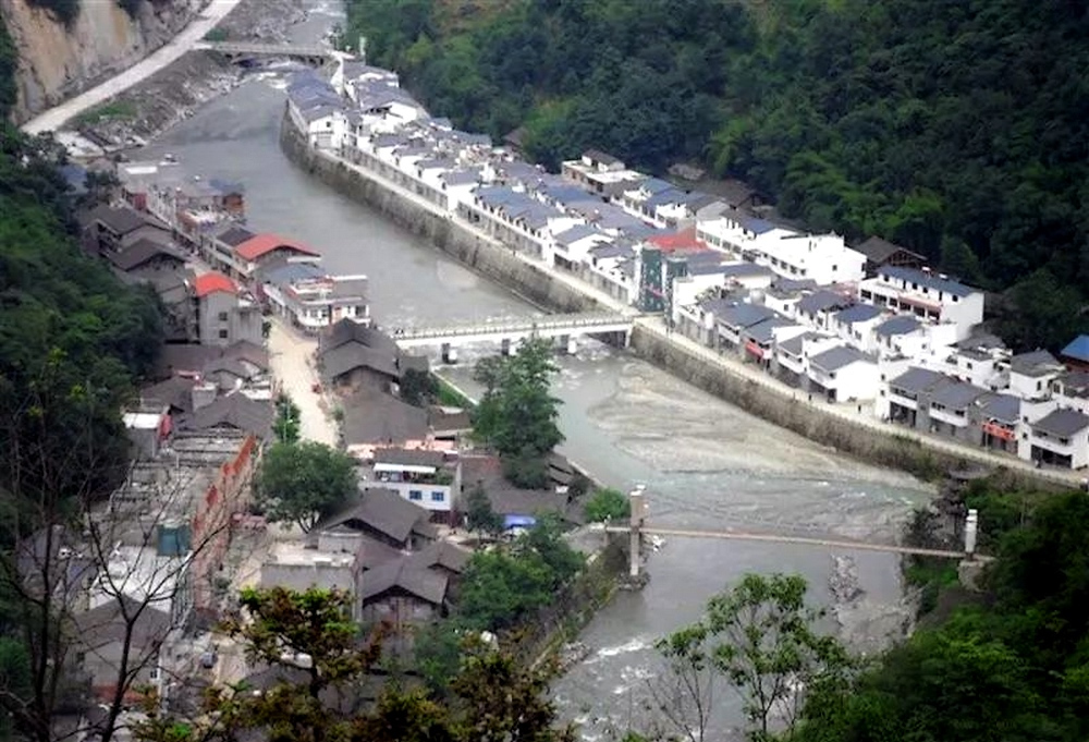 支流青片河北川县白什乡段