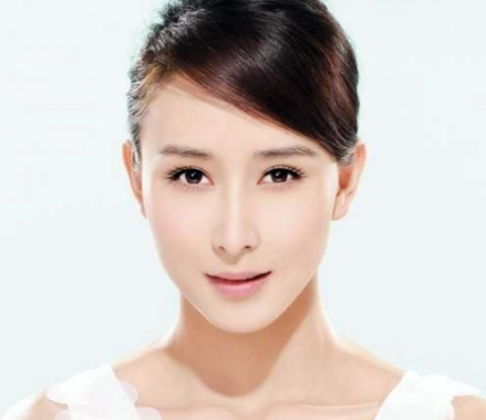 女艺人胡静