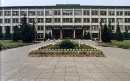 1996年建造图书馆新馆前的北大图书馆风貌