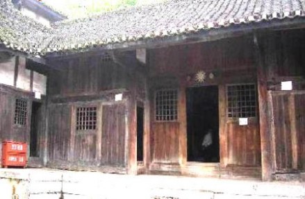 息烽集中营建筑