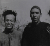 赵树理（右）与鲁艺文学系主任陈荒煤在一起