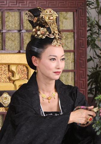 《唐宫燕》中饰演武则天