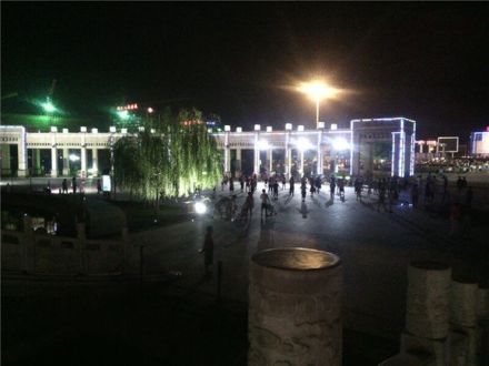 东方朔公园夜景