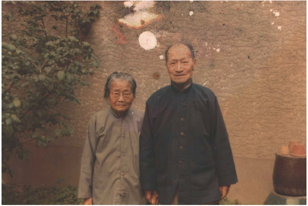 潘序伦、张蕙生二老合影照，1979