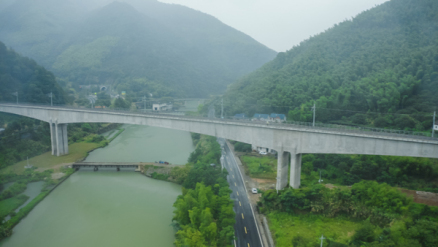 衢宁铁路灵山港大桥（龙游县境内） 
