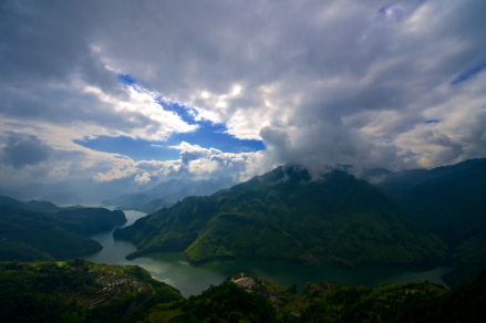 千峡湖
