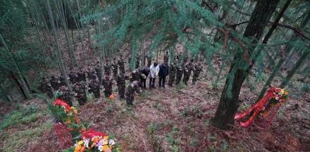 张山头红军墓群