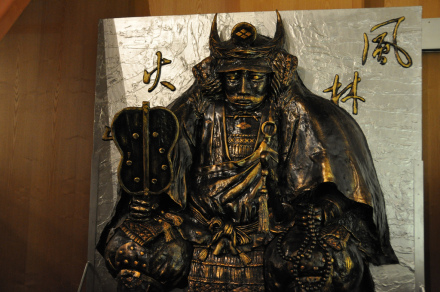 武田神社中的信玄铜像
