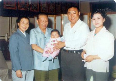 与习仲勋夫妇合影