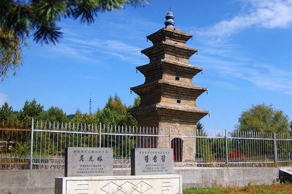 灵光塔外景图