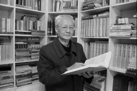 胡昭曦生前照片。四川大学历史文化学院供图 