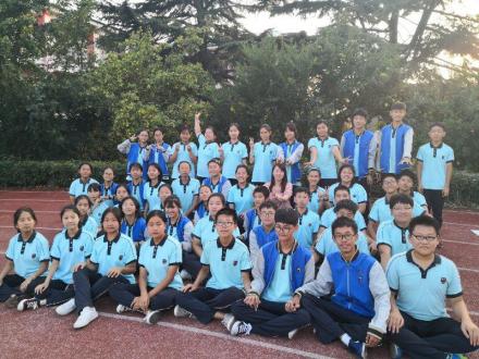 学校学生合影