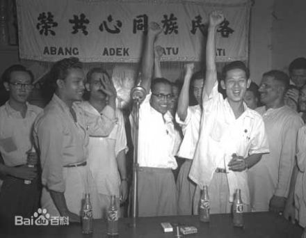 人民行动党在新加坡首届大选赢得43个席位