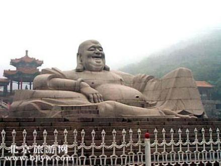蟒山脚下的大佛