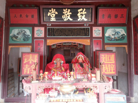蔡思充故居内祀奉蔡思充夫妇神像