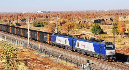 大秦铁路和谐2型电力机车