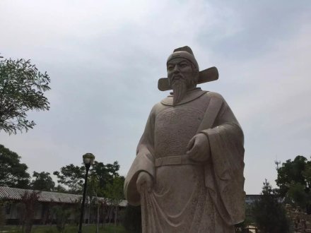 赵南星祠堂里的赵南星雕像