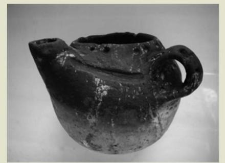 类似茶壶陶器
