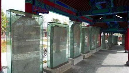 东镇庙大殿遗址碑廊