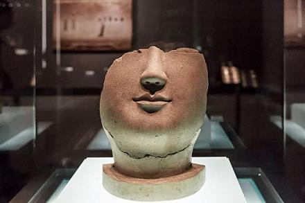 泥塑佛面像