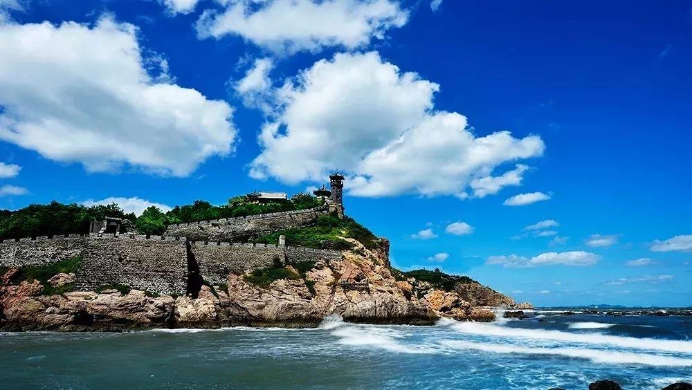 渤海海峡南端蓬莱阁处的基岩海岸