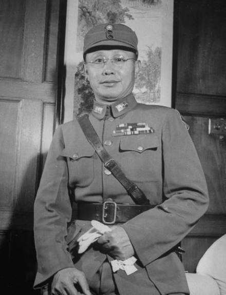 1945年12月何应钦于上海