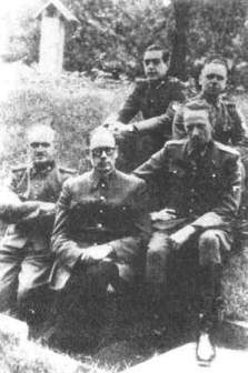 1943年，弗拉索夫与俄罗斯营军官们的合影