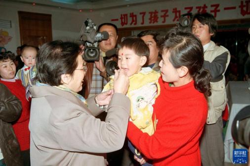 1995年12月5日,由卫生部组织的全国强化免疫活动日在中国