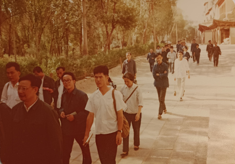 1981年访古活动，左前为吴宗国，先生右侧穿白衣服者为邓文宽