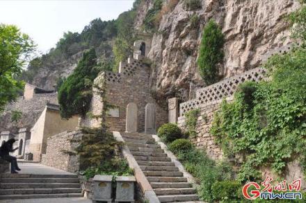 李姑岩