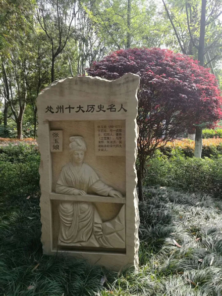张玉娘雕像