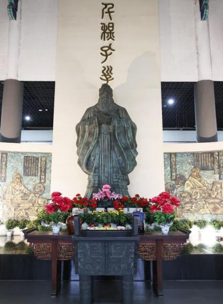 太原文庙千古圣人孔子像