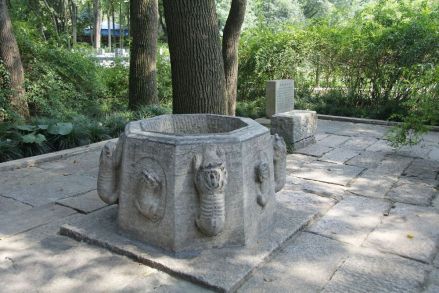 方塔园古井