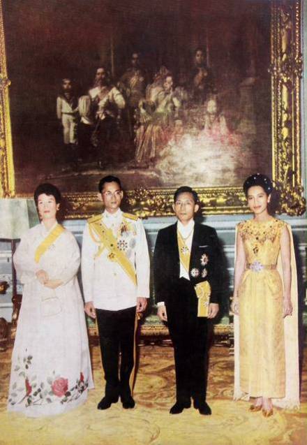 1966年2月朴正熙夫妇与泰王普密蓬夫妇合影
