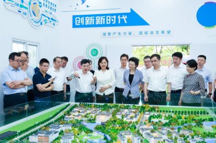 实地视察中国中医科学院大学建设情况 