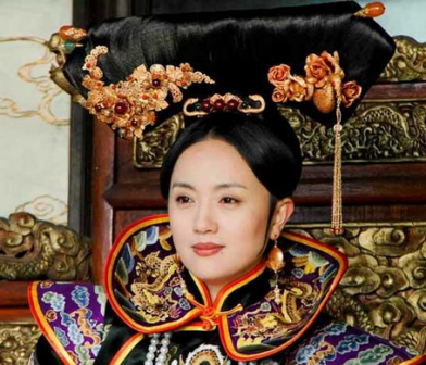 《十三格格新传》中的慈禧（朱媛媛饰）