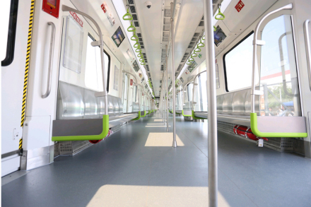 成都地铁8号线列车内部 